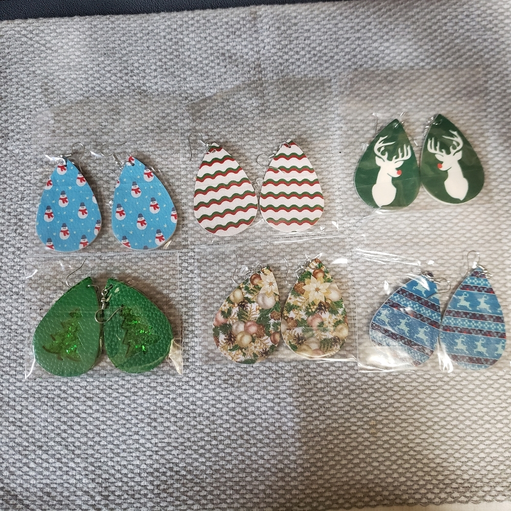 Nwt Christmas earring bundle